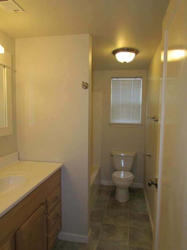 Photo - Leasing NOW-- Excellent 7 Bedroom/3 Bathro...