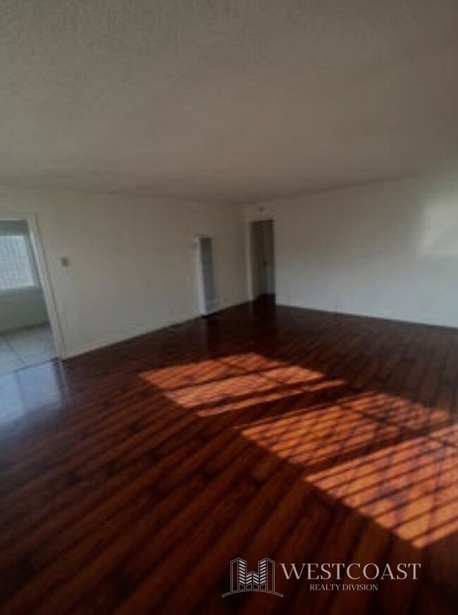 Photo - 1041 W Reeve St Unidad 3