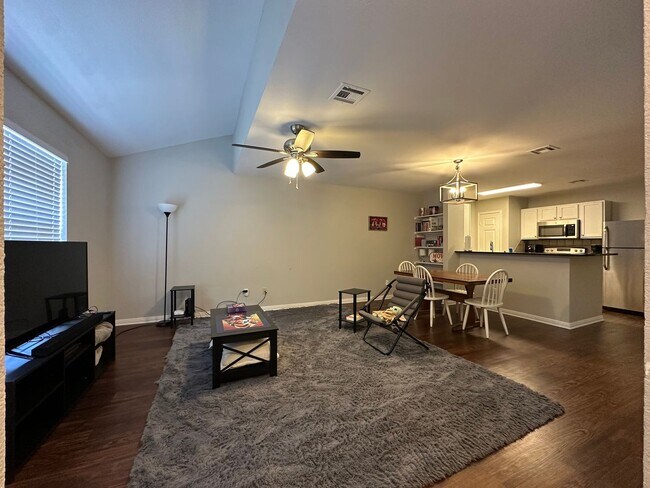 Photo - 4/4 Townhome in the Inner Baylor Bubble - Walk to Campus!