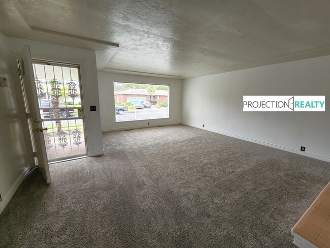 Photo - 11128 NE Everett St