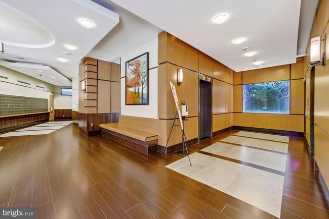 Photo - 307 Yoakum Pkwy Unidad 1506