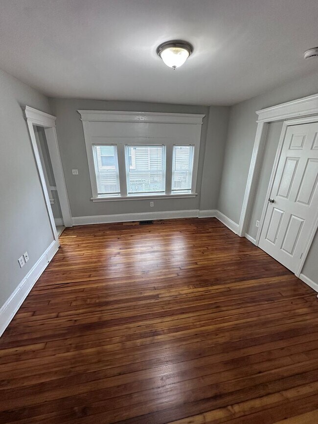 Photo - 1565-1571-1571 E Main St Unidad 1571 1st fl right