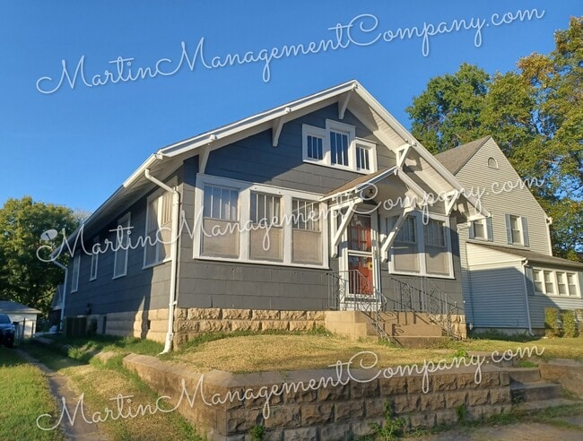 Photo - 908 W 10th St