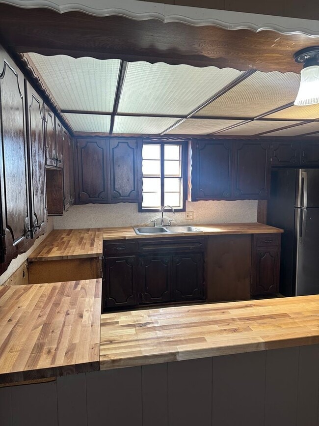 Photo - 4 Bed 2 Bath Available!