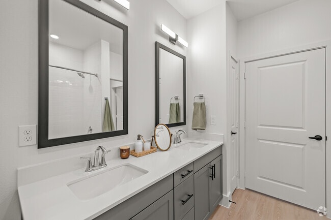 1BR, 1BA - 790SF - Bathroom