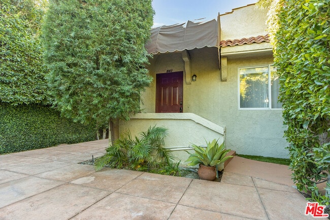 Building Photo - 843 N Ogden Dr Rental