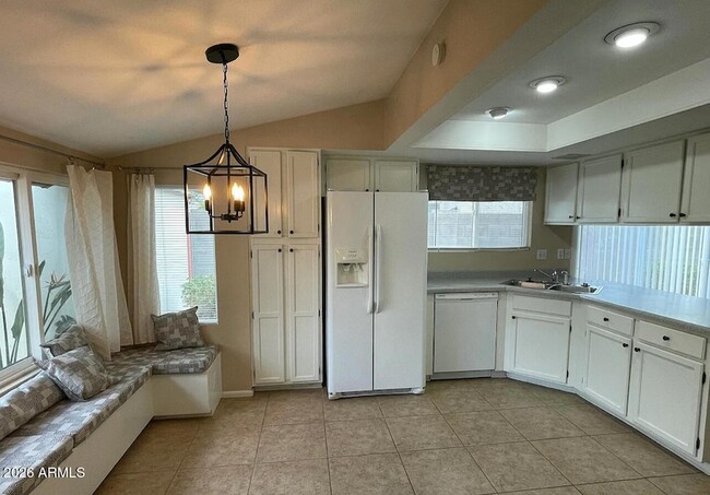 6233 E Carolina Dr