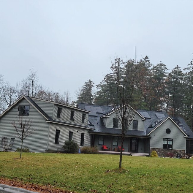 Building Photo - 19 Metacomet Lake Dr Unit 2 above garage