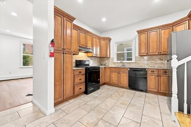 Building Photo - 149 37th St Unit 1