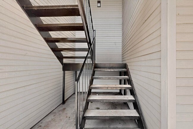 Photo - Stylish Upstairs Corner Unit Near Lake Ray Hubbard