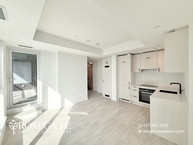 Photo - Modern 1-Bedroom Condo with Private Balcony & Premium Amenities – North York Unité 2404