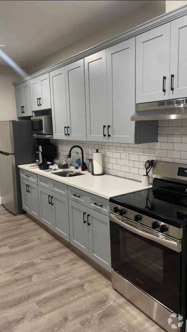 Building Photo - 145 Jericho Tpke Unit D Rental
