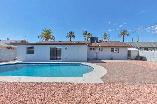 Photo - 6-Bedroom, 3-Bath Tempe Home with Private Pool Near ASU