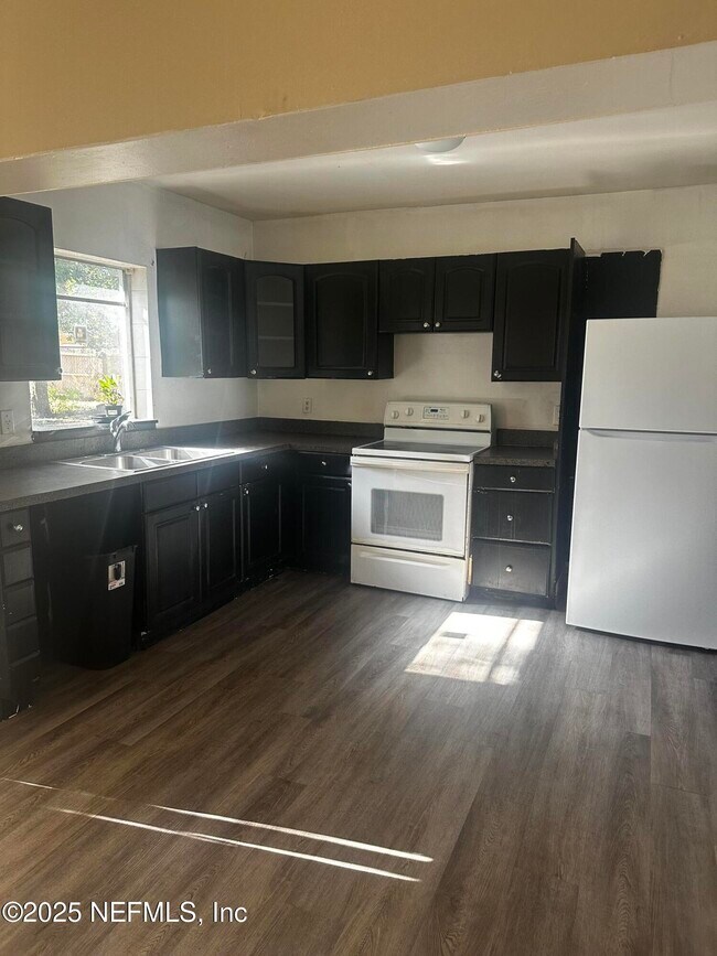 Photo - 5174 Admiral Dr