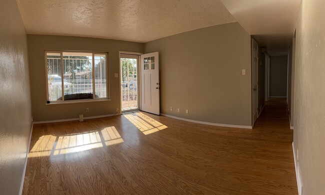 Photo - 1524 Martha St NE
