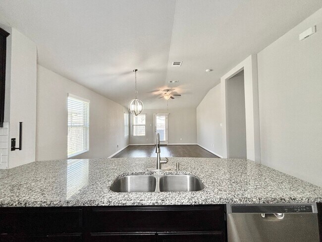 Photo - 6818 Hanover Stone