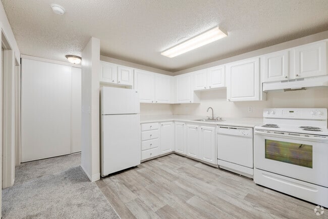 The B1.3 - 2BR, 1BA - 910SF - Kitchen - The Village at SoTa