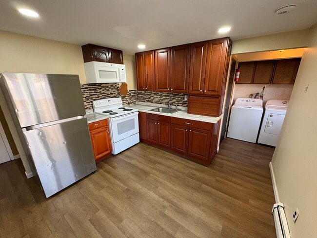 Building Photo - 37 John St Unit 1