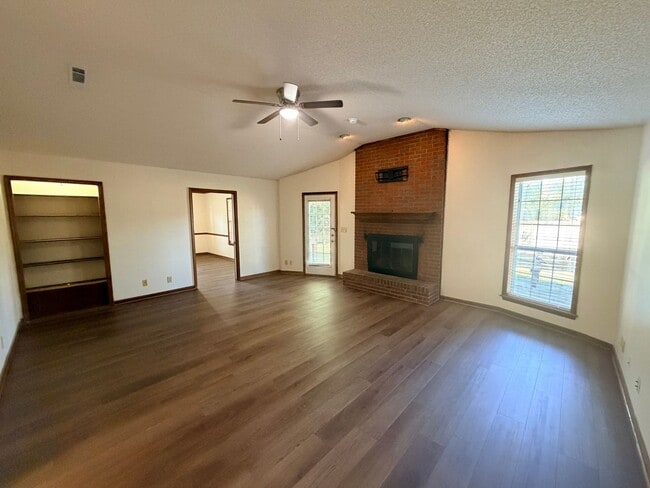 Photo - Spacious 3BR/2BA Home with 2-Car Garage in Valdosta City Limits!
