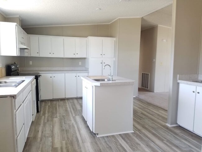 Photo - BIG 1,800 sq ft 3 Bedroom, 2 bath + office / den (could be a 4th bedroom)