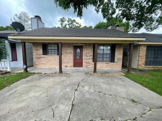 Building Photo - Charming 2 bedroom, 2 bath home in Lafayette!