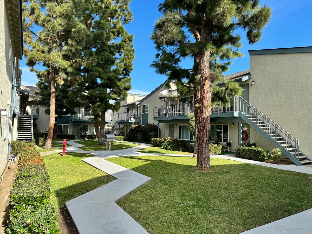 Photo - 372 W Bay St