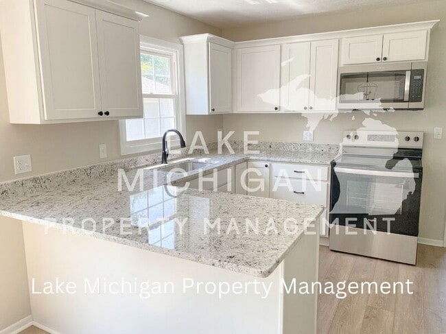 Photo - 1010 N Hampton Dr NE