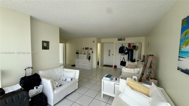 Photo - 16909 N Bay Rd Unidad 907