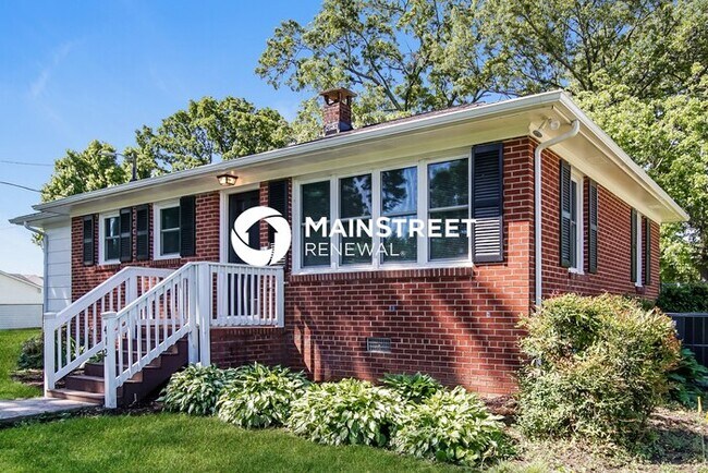 Photo - 2 Bedroom Pet-Friendly Home in Durham, NC with Main Street Renewal