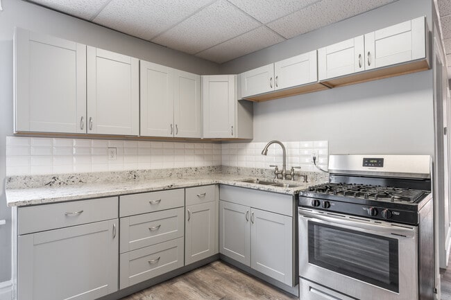 Building Photo - 2132 W Iowa St Unit 1