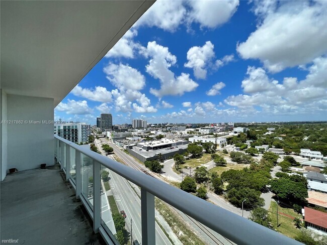 Building Photo - 1 br, 1 bath Condo - 4250 Biscayne Blvd 2783