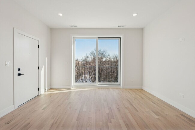 Photo - 4536 S Prairie Ave Unit 1N