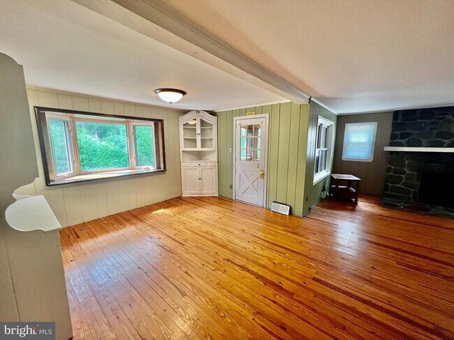 Photo - 401 Bethel Mill Rd