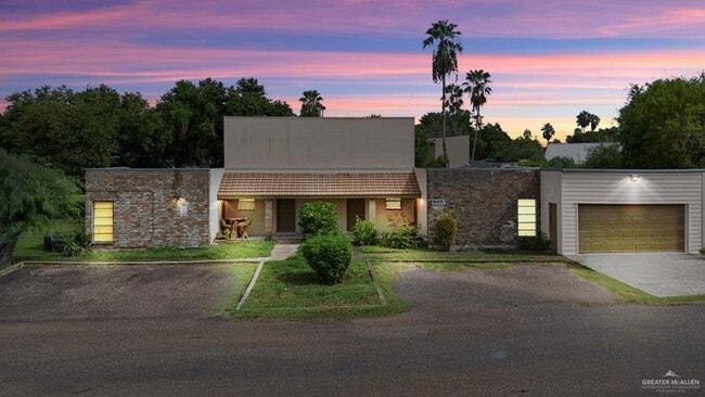 Building Photo - 8 Continental Dr Unit 3