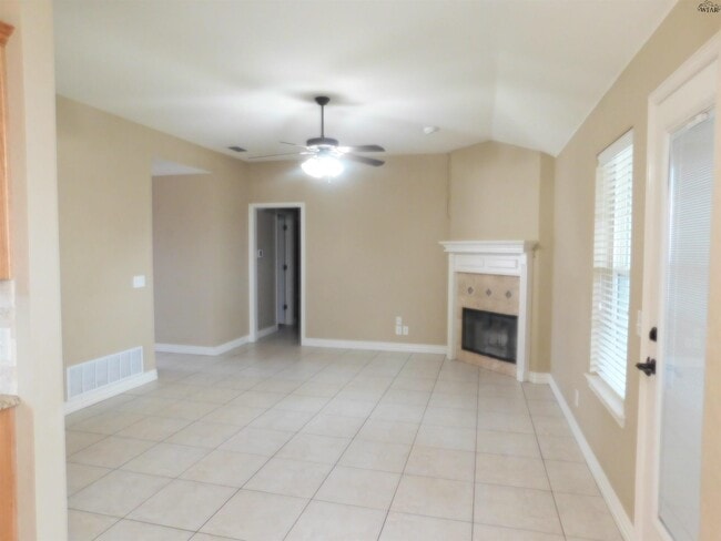 Photo - 118 Stonebridge St