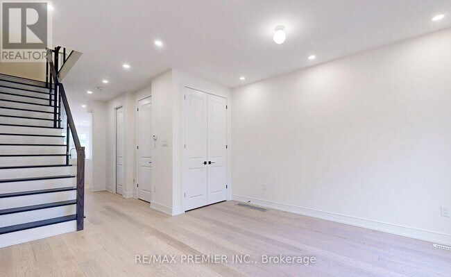 Photo - 208 McRoberts Ave