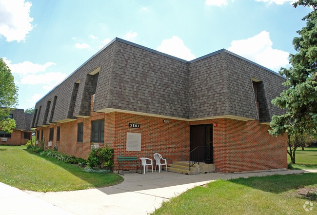 Lincoln Manor