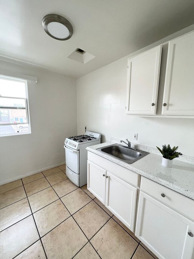 Photo - HAWTHORNE WAY