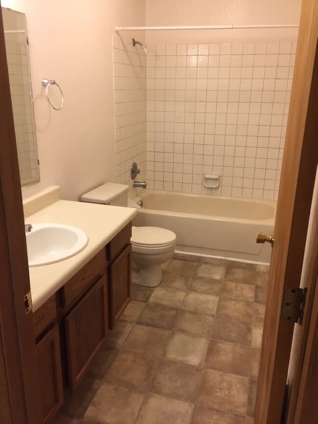 Building Photo - South Anchorage beautiful ground level 2be... Rental
