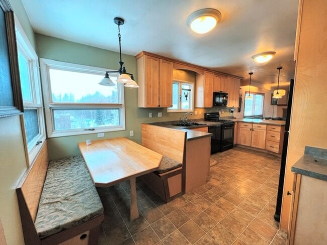 Photo - Spacious Midtown Two Bedroom with Utilitie...