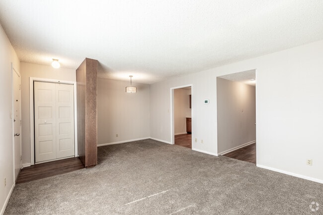 1BR, 1BA - 720SF - Living Room - Heritage Ridge Apartments