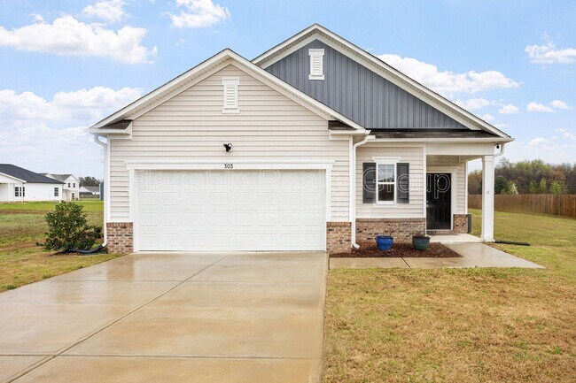 Photo - 303 Kenison Way