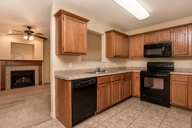 Photo - Meerstrong-4040 Unit B