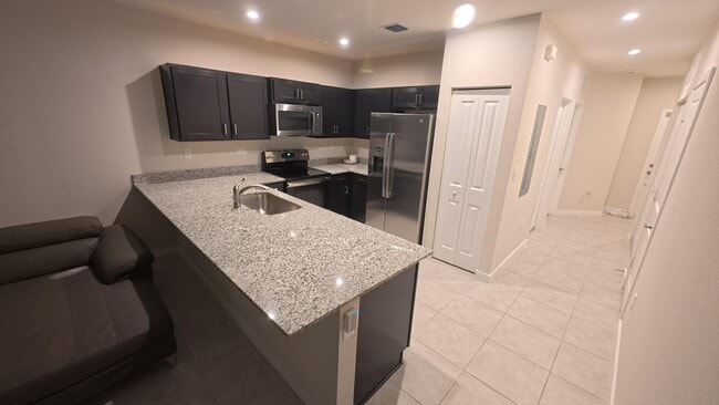 Building Photo - 1040 NW 5th Ter Rental