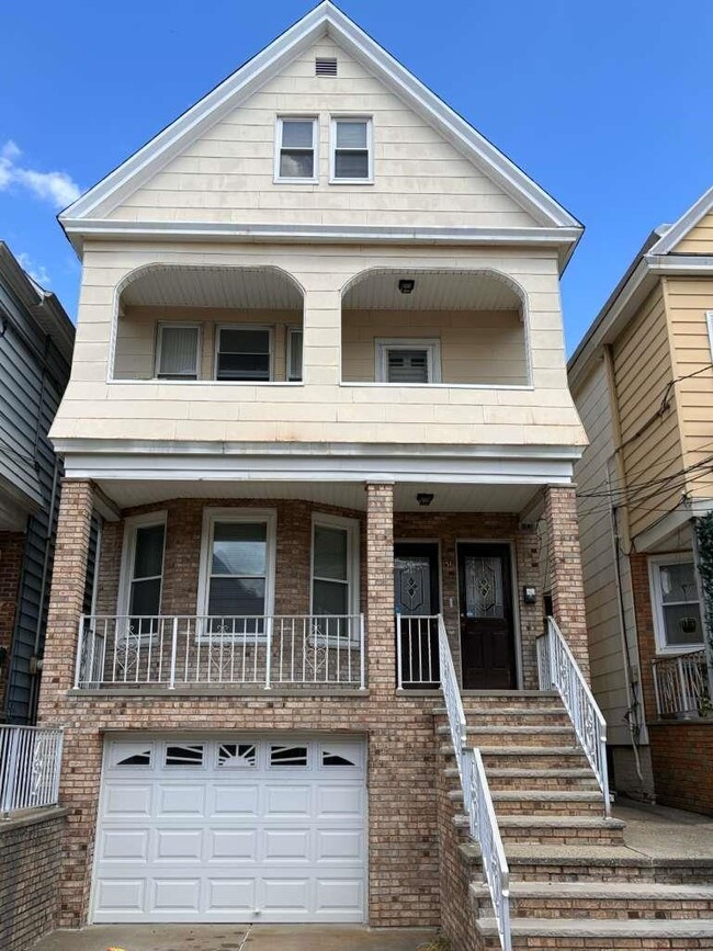 Building Photo - 31 W 48th St Unit 1