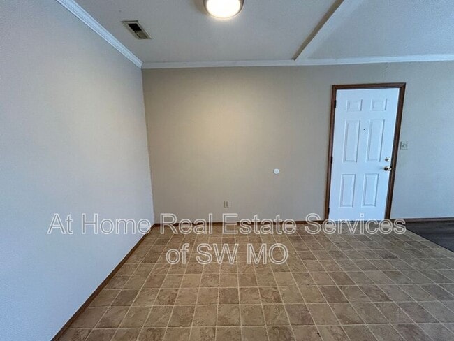 Photo - 710 E Bain St