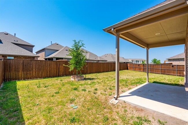Photo - 2004 Robert St