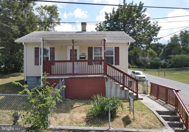 Photo - 709 3rd St House