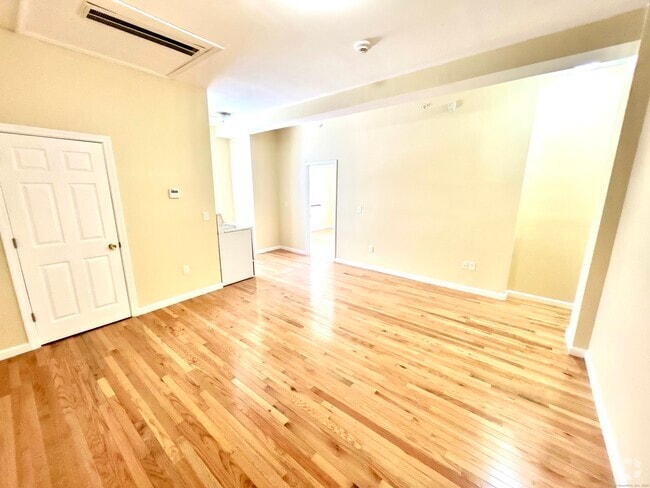Building Photo - 135 W Main St Unit 2B Rental