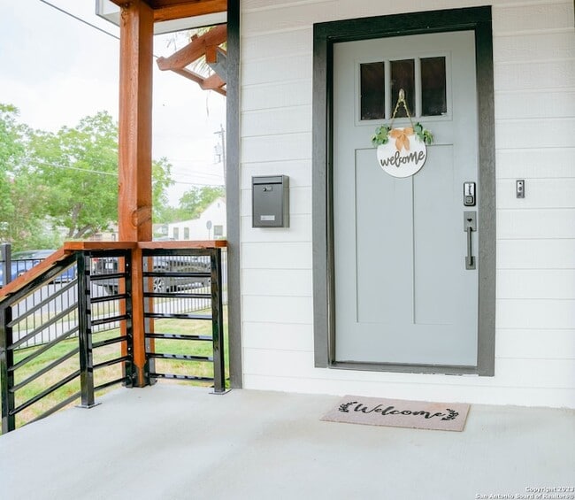 Photo - 1215 Lamar St